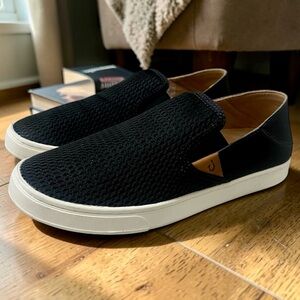 OluKai Pehuea slip-on sneaker in black White Sole Size 7.5 EUC
